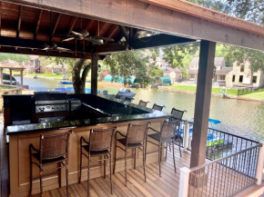 Best of Lake Conroe - Sleeps 16 - Lakefront Memories